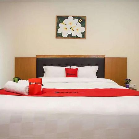 Reddoorz Premium @ Jalan Cengkeh Malang Hotel Екстериор снимка