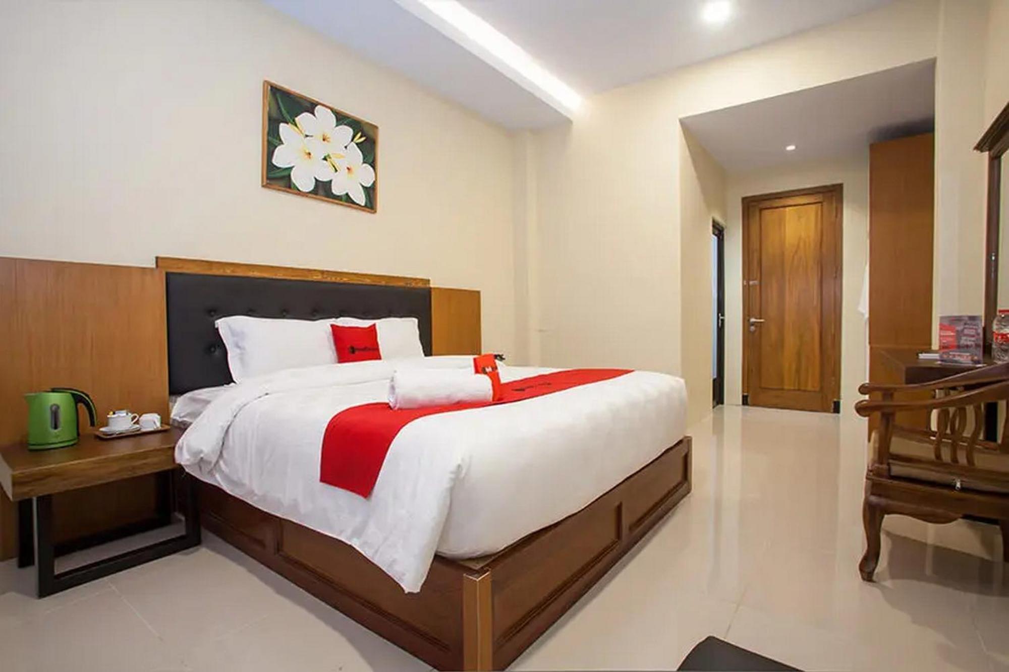 Reddoorz Premium @ Jalan Cengkeh Malang Hotel Екстериор снимка